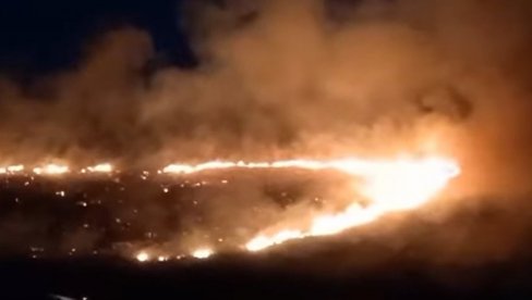 DIMLJENJE KOŠNICA POŠLO PO ZLU: Šumski požar u Grčkoj, veliki broj vatrogasaca na terenu (VIDEO) DIMLJENJE KOŠNICA POŠLO PO ZLU: Šumski požar u Grčkoj, veliki broj vatrogasaca na terenu (VIDEO)