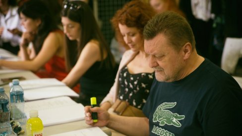 PALA ZAVESA U POZORIŠTU NA TERAZIJAMA: Završena sezona, u narednoj premijera mjuzikla Žene na ivici nervnog sloma PALA ZAVESA U POZORIŠTU NA TERAZIJAMA: Završena sezona, u narednoj premijera mjuzikla Žene na ivici nervnog sloma