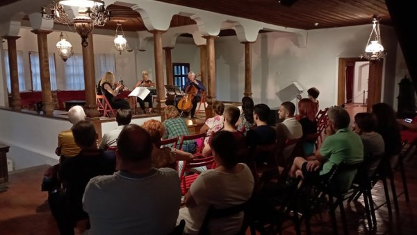 ЗАВРШЕН ЈОШ ЈЕДАН БЕЛЕФ: Седам премијера на овогодишњем Београдском летњем фестивалу ЗАВРШЕН ЈОШ ЈЕДАН БЕЛЕФ: Седам премијера на овогодишњем Београдском летњем фестивалу