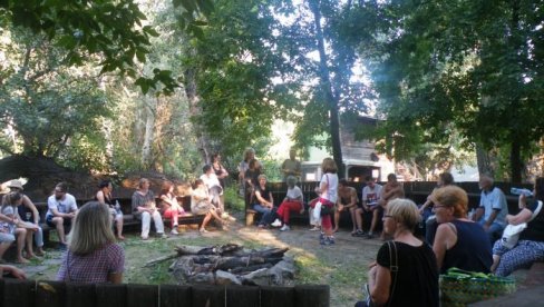 TURA PO VELIKOM RATNOM OSTRVU: Svake subote, tokom jula i avgusta, opština Zemun organizuje obilazak pešice TURA PO VELIKOM RATNOM OSTRVU: Svake subote, tokom jula i avgusta, opština Zemun organizuje obilazak pešice