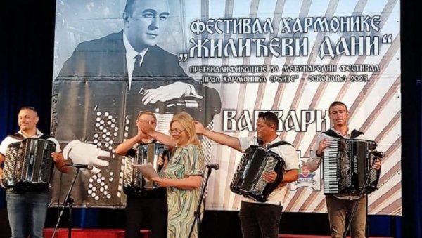БИО ЈЕ МАЈСТОР ХАРМОНИКЕ, А НИЈЕ ЗНАО НОТЕ: Унука легендарног Драгана Матића Жилића за Новости (ФОТО) БИО ЈЕ МАЈСТОР ХАРМОНИКЕ, А НИЈЕ ЗНАО НОТЕ: Унука легендарног Драгана Матића Жилића за Новости (ФОТО)