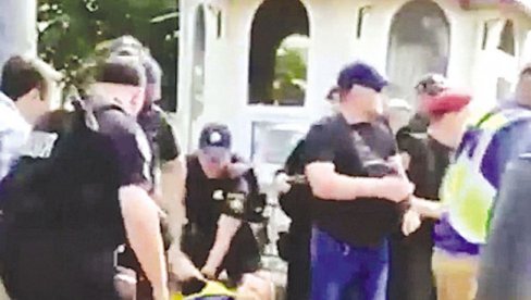 POLICIJA UPALA U KIJEVSKU LAVRU: Ukrajinske vlasti uz specijalce crvene beretke iselili proruske monahe POLICIJA UPALA U KIJEVSKU LAVRU: Ukrajinske vlasti uz specijalce crvene beretke iselili proruske monahe