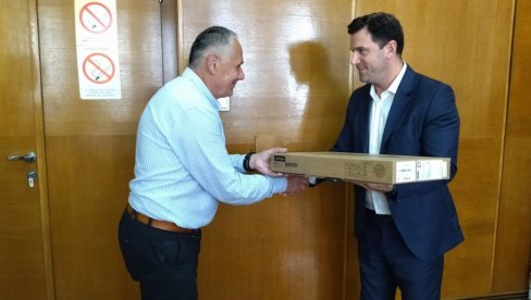 POMOĆ CENTRIMA NA KOSOVU: Donacija Ministarstva za brigu o porodici, Kancelarije za KiM i UNDP POMOĆ CENTRIMA NA KOSOVU: Donacija Ministarstva za brigu o porodici, Kancelarije za KiM i UNDP