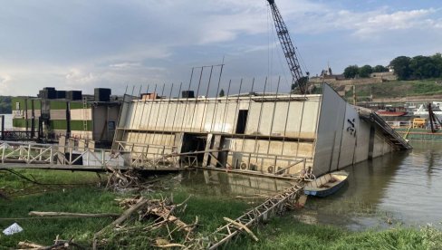 NOVI DETALJI TRAGEDIJE NA FRISTAJLERU: Poginuo ronilac - zaglavio se, a onda je frižider pao na njega (FOTO) NOVI DETALJI TRAGEDIJE NA FRISTAJLERU: Poginuo ronilac - zaglavio se, a onda je frižider pao na njega (FOTO)