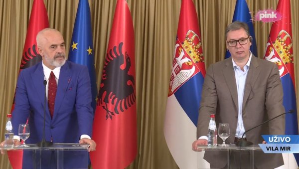 ОБРАЋАЊЕ ВУЧИЋА И РАМЕ: Мењамо лоше политичко наслеђе и чинимо све да наши народи иду напред (ВИДЕО) ОБРАЋАЊЕ ВУЧИЋА И РАМЕ: Мењамо лоше политичко наслеђе и чинимо све да наши народи иду напред (ВИДЕО)
