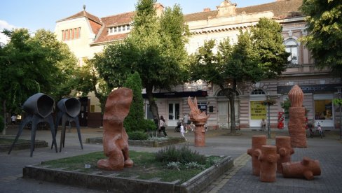 SVETSKI SKUP VAJARA: U Kikindi svečano otvoren simpozijum skulpture u terakoti Terra (FOTO/VIDEO)