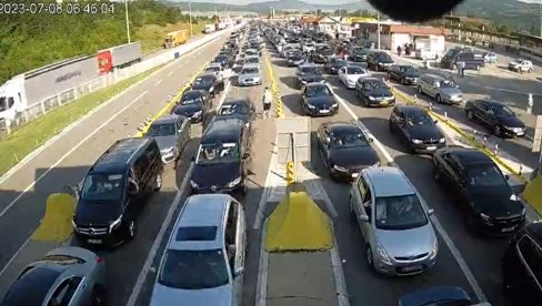 AKO STE OVOG JUTRA KRENULI NA PUT, NAORUŽAJTE SE STRPLJENJEM: Velike gužve na granici, vozila čekaju i po 90 minuta AKO STE OVOG JUTRA KRENULI NA PUT, NAORUŽAJTE SE STRPLJENJEM: Velike gužve na granici, vozila čekaju i po 90 minuta