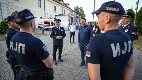 ISKLJUČENO IZ SAOBRAĆAJA 60 VOZAČA ZBOG ALKOHOLA: Prve večeri festivala Egzit na Petrovaradinskoj tvrđavi ISKLJUČENO IZ SAOBRAĆAJA 60 VOZAČA ZBOG ALKOHOLA: Prve večeri festivala Egzit na Petrovaradinskoj tvrđavi
