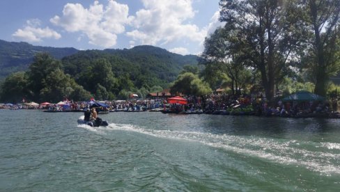 DRINSKA REGATA: Od Rogačice do LJubovije zaplovilo oko hiljadu plovila (VIDEO)