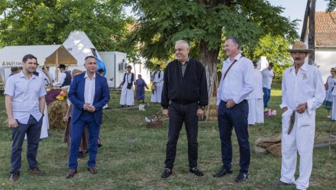 TRADICIJA KOJA ŽIVI: Gradonačelnik Subotice Stevan Bakić prisustvovao Takmičenju risara u Đurđinu (FOTO)