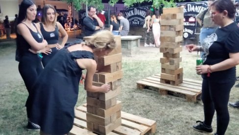 DOK NE PADNE MRAK: Šta se sve tokom dana dešava na Exitu? (FOTO) DOK NE PADNE MRAK: Šta se sve tokom dana dešava na Exitu? (FOTO)