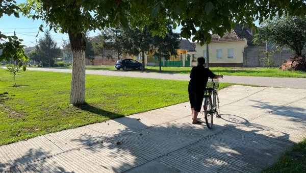 ЧЕТИРИ НОВЕ КУЋЕ У ЗРЕЊАНИНУ: Акција града у сарадњи са Министарством за бригу о селу (ФОТО) ЧЕТИРИ НОВЕ КУЋЕ У ЗРЕЊАНИНУ: Акција града у сарадњи са Министарством за бригу о селу (ФОТО)