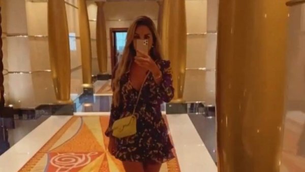 СРПСКА ДИЗАЈНЕРКА ПОСТАЈЕ ДЕО БУРЖ АЛ АРАБА: Супруга Јанка Типсаревића продаваће свој бренд у Дубаију (ВИДЕО) СРПСКА ДИЗАЈНЕРКА ПОСТАЈЕ ДЕО БУРЖ АЛ АРАБА: Супруга Јанка Типсаревића продаваће свој бренд у Дубаију (ВИДЕО)
