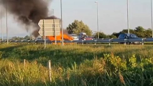 DIM KULJA NA SVE STRANE: Zapalio se automobil na auto-putu kod Aleksinca (VIDEO)