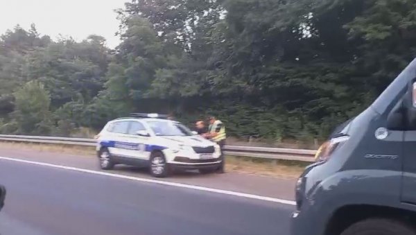 АУТОМОБИЛИ ПОТПУНО УНИШТЕНИ: Троје повређених у ланчаном судару код Змајеве пумпе на ауто-путу (ВИДЕО) АУТОМОБИЛИ ПОТПУНО УНИШТЕНИ: Троје повређених у ланчаном судару код Змајеве пумпе на ауто-путу (ВИДЕО)