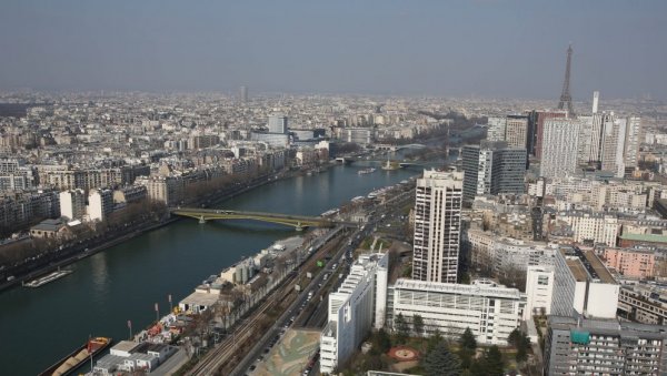 НАКОН ВИШЕ ОД 100 ГОДИНА: Парижани ће моћи да се купају у Сени НАКОН ВИШЕ ОД 100 ГОДИНА: Парижани ће моћи да се купају у Сени