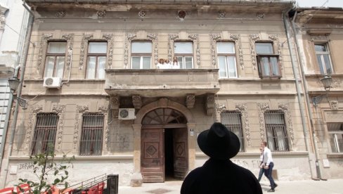 POVRATAK PISCA U IZMENJENI GRAD: Interaktivni performans na Varadinskom mostu u Novom Sadu POVRATAK PISCA U IZMENJENI GRAD: Interaktivni performans na Varadinskom mostu u Novom Sadu