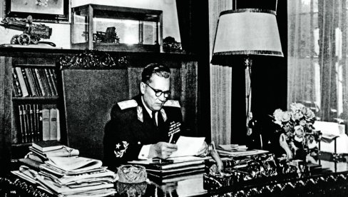 KO JE KOME REKAO ISTORIJSKO „NE“: Tito i Staljin - Susreti i razgovori KO JE KOME REKAO ISTORIJSKO „NE“: Tito i Staljin - Susreti i razgovori