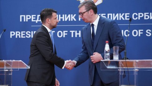 DOČEKALI SMO GA KAO MALO KOGA Vučić o dočeku Milatovića u Beogradu: Uskoro zajednička sednica dve vlade DOČEKALI SMO GA KAO MALO KOGA Vučić o dočeku Milatovića u Beogradu: Uskoro zajednička sednica dve vlade