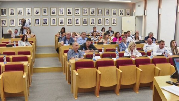 ПОМОЋ ИНСТИТУТУ ИГАЛО Одборници једногласно одлучили на ванредној седници херцегновске СО ПОМОЋ ИНСТИТУТУ ИГАЛО Одборници једногласно одлучили на ванредној седници херцегновске СО