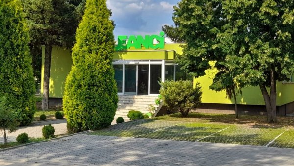 ТУРЦИ ОДЛАЗЕ А ИТАЛИЈАНИ ДОЛАЗЕ: „Аунде“ замењује компанију „Џинси“ ТУРЦИ ОДЛАЗЕ А ИТАЛИЈАНИ ДОЛАЗЕ: „Аунде“ замењује компанију „Џинси“