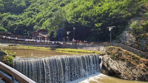 КУПАЧИ У КАЊОНУ ВУЧЈАНКЕ: Отворена сезона на уређеном купалишту у Вучју (ФОТО) КУПАЧИ У КАЊОНУ ВУЧЈАНКЕ: Отворена сезона на уређеном купалишту у Вучју (ФОТО)