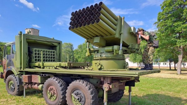 ВОЈСКА СРБИЈЕ ЗНАЧАЈНО УНАПРЕЂЕНА: Почела обука војника на дигитализованом ракетном систему огањ ВОЈСКА СРБИЈЕ ЗНАЧАЈНО УНАПРЕЂЕНА: Почела обука војника на дигитализованом ракетном систему огањ