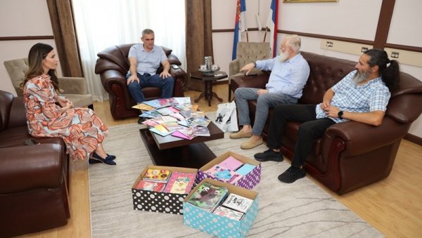 АКЦИЈА У ВЕЛИКОМ ГРАДИШТУ: Прикупили свеске за ђаке са Косова и Метохије АКЦИЈА У ВЕЛИКОМ ГРАДИШТУ: Прикупили свеске за ђаке са Косова и Метохије