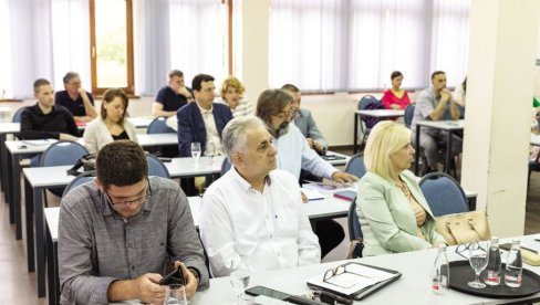 ŠTA NAM SVE OSPORAVA HAZU? Povodom saopštenja hrvatskih akademika i Matice hrvatske ŠTA NAM SVE OSPORAVA HAZU? Povodom saopštenja hrvatskih akademika i Matice hrvatske