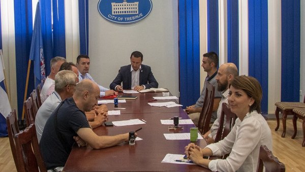 ТРЕБИЊЕ ФИНАНСИРА ПРОЈЕКТЕ ЗА МЛАДЕ: Подршка града омладинском активизму ТРЕБИЊЕ ФИНАНСИРА ПРОЈЕКТЕ ЗА МЛАДЕ: Подршка града омладинском активизму