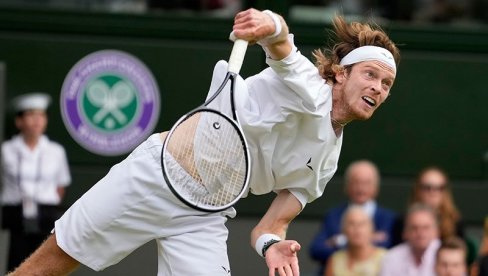 RUBLJOV NIJE IMAO SREĆE NA VIMBLDONU: NJegov sunarodnik igra solidan tenis! RUBLJOV NIJE IMAO SREĆE NA VIMBLDONU: NJegov sunarodnik igra solidan tenis!