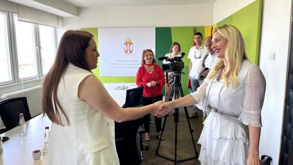 МАРИЈА ЗАОРАЛА НАЈБОЉУ БРАЗДУ: Победила 40 мушкараца и сада иде на светско такмичење орача (ФОТО) МАРИЈА ЗАОРАЛА НАЈБОЉУ БРАЗДУ: Победила 40 мушкараца и сада иде на светско такмичење орача (ФОТО)