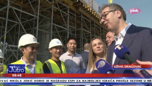 PRE ĆE ONI NAUČITI SRPSKI, NEGO JA TREĆU REČ KINESKOG: Predsednik Vučić se našalio sa kineskim radnicima