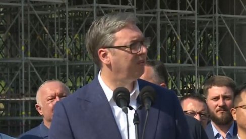 NE PRETIMO NIKOME ZA RAZLIKU OD NEKIH, MI ŽELIMO DA ŽIVIMO U MIRU: Vučić o izjavama Denisa Bećirovića NE PRETIMO NIKOME ZA RAZLIKU OD NEKIH, MI ŽELIMO DA ŽIVIMO U MIRU: Vučić o izjavama Denisa Bećirovića