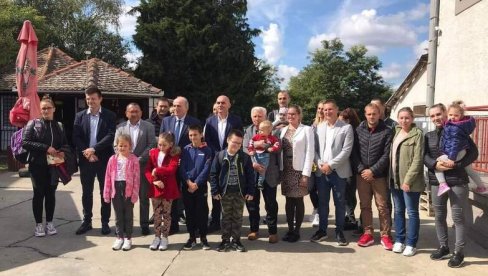 DOM ZA OSAM PORODICA: Kuće vredne 9,6 miliona dinara za mlade ljude u Bačkoj Palanci DOM ZA OSAM PORODICA: Kuće vredne 9,6 miliona dinara za mlade ljude u Bačkoj Palanci