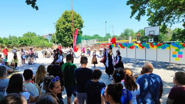 ХУМАНИТАРНА АКЦИЈА ПРИКУПЉАЊА СРЕДСТАВА ЗА ИЗГРАДЊУ АМФИТЕАТРА: Сви уживали у домаћим гурманским специјалитетима (ФОТО) ХУМАНИТАРНА АКЦИЈА ПРИКУПЉАЊА СРЕДСТАВА ЗА ИЗГРАДЊУ АМФИТЕАТРА: Сви уживали у домаћим гурманским специјалитетима (ФОТО)