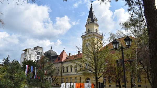 РАЧУН У БЛОКАДИ ЗБОГ ЛОШЕГ ПУТА: Локална самоуправа у Кикинди, за пројекат из 2014. дужна чак 216 милиона РАЧУН У БЛОКАДИ ЗБОГ ЛОШЕГ ПУТА: Локална самоуправа у Кикинди, за пројекат из 2014. дужна чак 216 милиона