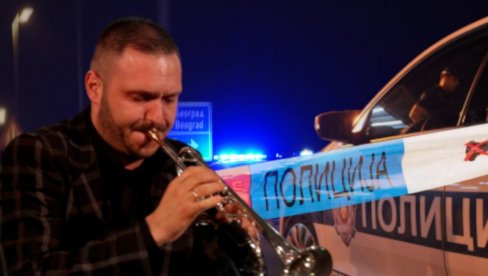 UDARIO U BETONSKE STUBOVE PA PAO U PROVALIJU: Naš poznati muzičar zaspao za volanom 2017. - usledio je užas UDARIO U BETONSKE STUBOVE PA PAO U PROVALIJU: Naš poznati muzičar zaspao za volanom 2017. - usledio je užas