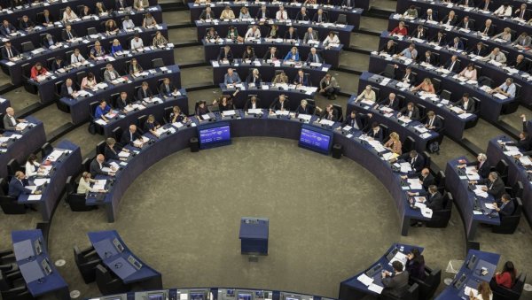 ЗАШТИТА НОВИНАРА ОД НАДУВАНИХ ПРОЦЕСА: Европска директива о посленицима седме силе односи се и на земље које хоће у ЕУ ЗАШТИТА НОВИНАРА ОД НАДУВАНИХ ПРОЦЕСА: Европска директива о посленицима седме силе односи се и на земље које хоће у ЕУ