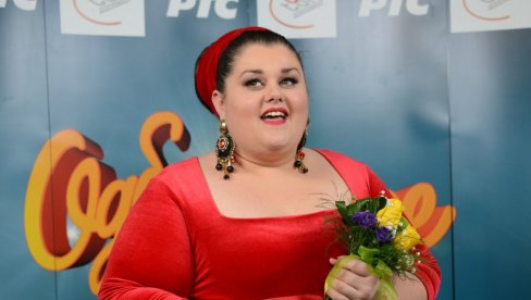 DRUGA OSOBA: Bojana Stamenov smršala 80 kg i skinula se u bikini (FOTO) DRUGA OSOBA: Bojana Stamenov smršala 80 kg i skinula se u bikini (FOTO)