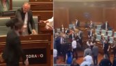 BISLJIMI INICIJATOR HAOSA: Poznato kako je došlo do tuče u skupštini lažne države BISLJIMI INICIJATOR HAOSA: Poznato kako je došlo do tuče u skupštini lažne države