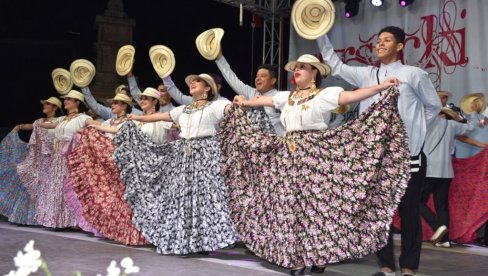 OVE ZEMLJE ĆE SE PREDSTAVITI NA „VRŠAČKOM VENCU“: Jubilarni festival folklora biće održan početkom jula OVE ZEMLJE ĆE SE PREDSTAVITI NA „VRŠAČKOM VENCU“: Jubilarni festival folklora biće održan početkom jula