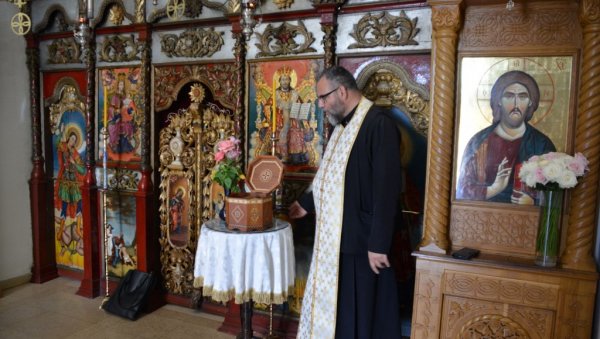 ЛОБАЊА ВЕЛИКОГ СВЕЦА У КРУШЕВЦУ: Део моштију Св. Бонифатија, страдалог у 3. веку, пренет у Цркву Лазарицу (ФОТО) ЛОБАЊА ВЕЛИКОГ СВЕЦА У КРУШЕВЦУ: Део моштију Св. Бонифатија, страдалог у 3. веку, пренет у Цркву Лазарицу (ФОТО)