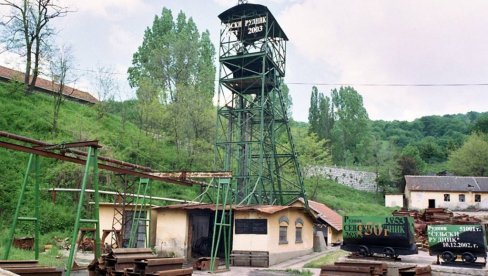 U SENJU SE UGALJ KOPA 170 GODINA: U gustim bukovim šumama, Lazar Pandurović slučajno pronašao kamen neobične boje i izgleda U SENJU SE UGALJ KOPA 170 GODINA: U gustim bukovim šumama, Lazar Pandurović slučajno pronašao kamen neobične boje i izgleda