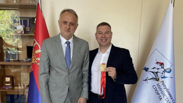 ПОНОСАН САМ, ПРЕДСТАВИЛИ СМО СРБИЈУ НА СЈАЈАН НАЧИН: Министар Гајић дочекао европског шампиона ПОНОСАН САМ, ПРЕДСТАВИЛИ СМО СРБИЈУ НА СЈАЈАН НАЧИН: Министар Гајић дочекао европског шампиона