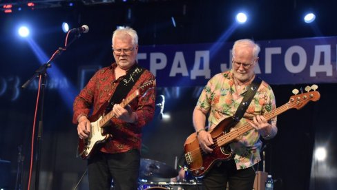 JAGODINSKO KULTURNO LETO: “JU grupa“ otvorila sezonu rok koncerata (FOTO) JAGODINSKO KULTURNO LETO: “JU grupa“ otvorila sezonu rok koncerata (FOTO)