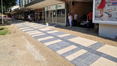 НОВИ ИЗГЛЕД ЦЕНТРА ГРАДА: Радници санирају тротоаре у главној лесковачкој улици НОВИ ИЗГЛЕД ЦЕНТРА ГРАДА: Радници санирају тротоаре у главној лесковачкој улици