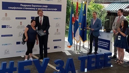 ZBRINUTE JOŠ 23 PORODICE: Šapčani, u saradnji sa EU, skućili neke od najosetljivijih društvenih grupa ZBRINUTE JOŠ 23 PORODICE: Šapčani, u saradnji sa EU, skućili neke od najosetljivijih društvenih grupa