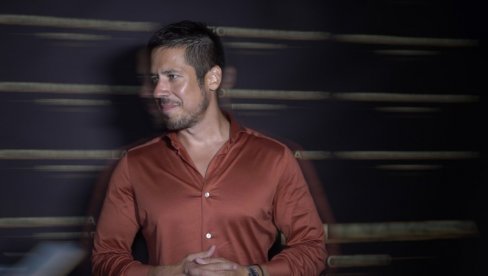 NIKOLA ROKVIĆ OBJAVIO NIKAD VIĐENU FOTOGRAFIJU PORODICE: Pevač podelio emotivan trenutak! (FOTO) NIKOLA ROKVIĆ OBJAVIO NIKAD VIĐENU FOTOGRAFIJU PORODICE: Pevač podelio emotivan trenutak! (FOTO)