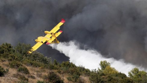 UGROZILI VATROGASCE USRED BORBE SA VELIKIM POŽAROM: Sumanuti potezi pojedinaca, oglasili se spasioci (VIDEO)